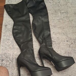 Elegant Black Over-the-Knee Boots